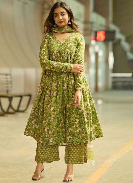 Parrot Colour Rayon Printed Kurti With Pant Dupatta Wholesalers In Delhi Aaradhna 2058